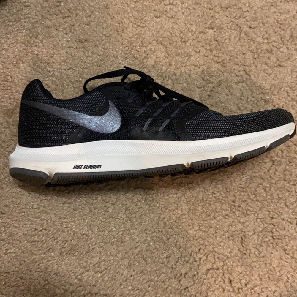 Nike Tennis Shoes